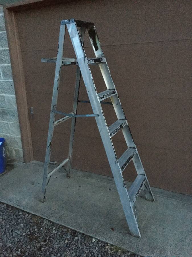 Aluminum Ladder (6 feet tall)
