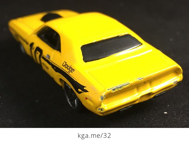 2006 Hot Wheels 1970 Yellow Dodge Challenger 10 Toy Car - #f9VGW8gclfk-3
