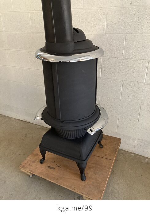Old Pot Belly Parlor Coal and Wood Stove with Hot Cook Plate - #ioaLUuv9pI0-9